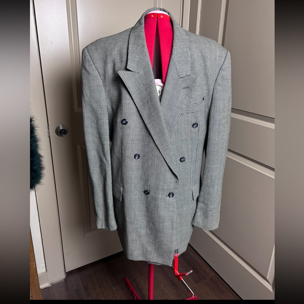 Oversize blazer jacket, dress with shoulder pads